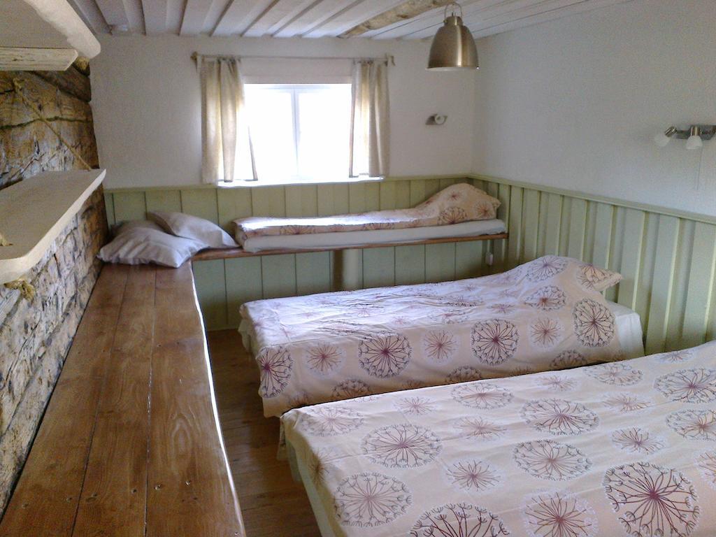 Toomarahva Farmstay Altja Rum bild